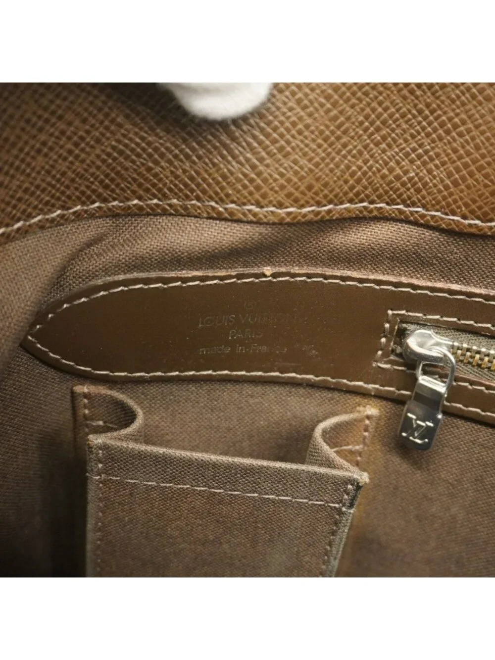 Louis Vuitton Tote Taiga Kasbek PM Grizzly